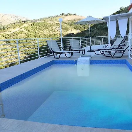 Farm Hotel 2*